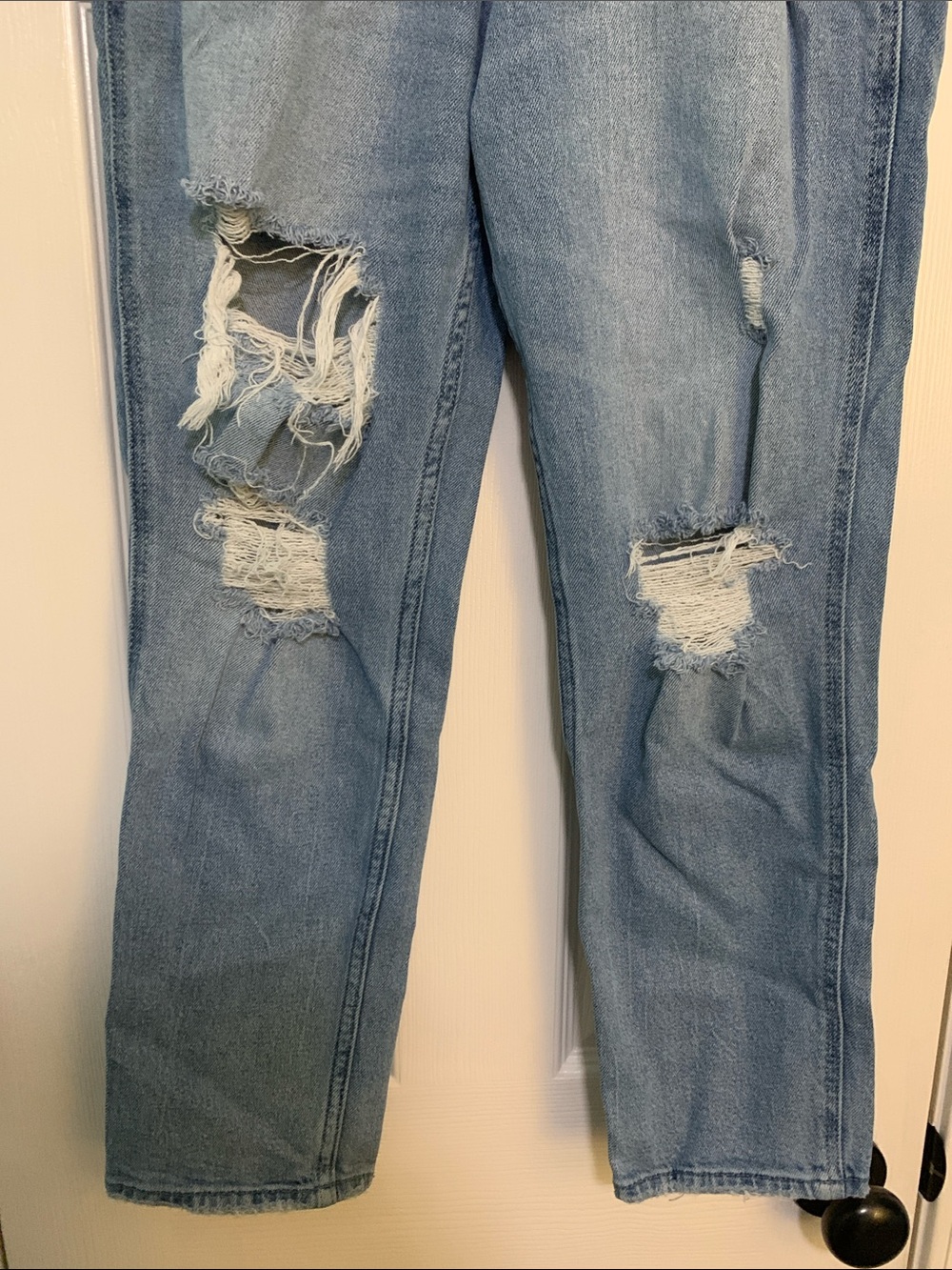 Hollister curvy Ultra High Rise Mom Jean light wash distressed Size 26 R - Picture 3 of 6